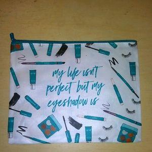Thrive Causematics Makeup bag